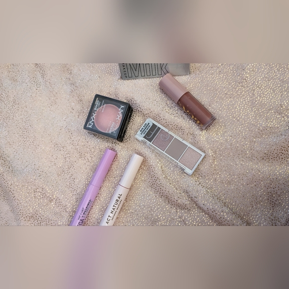 Make Up Bundle - Picture 8 of 9